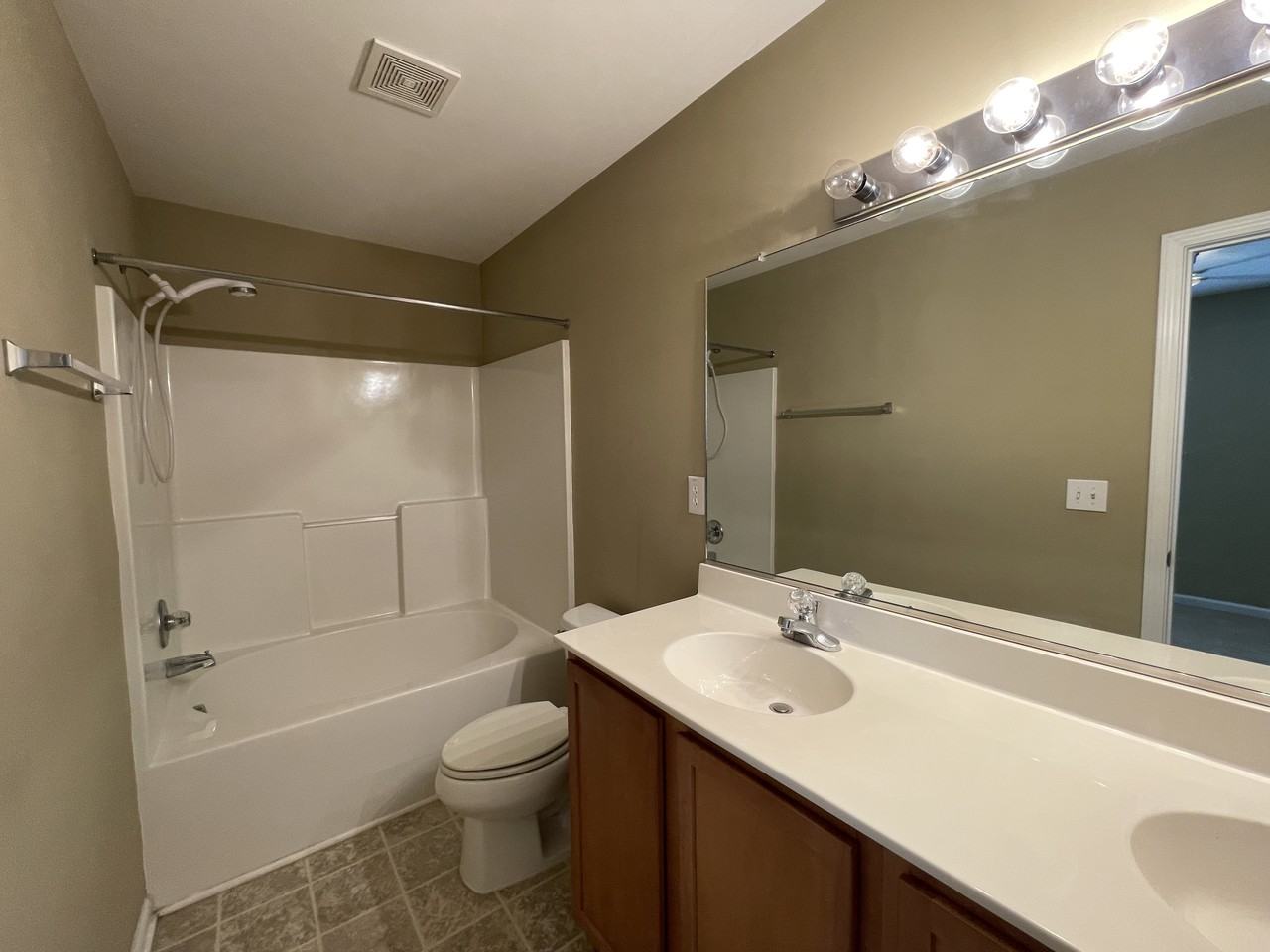 713 Hemingway Cir - Photo 7 of 11