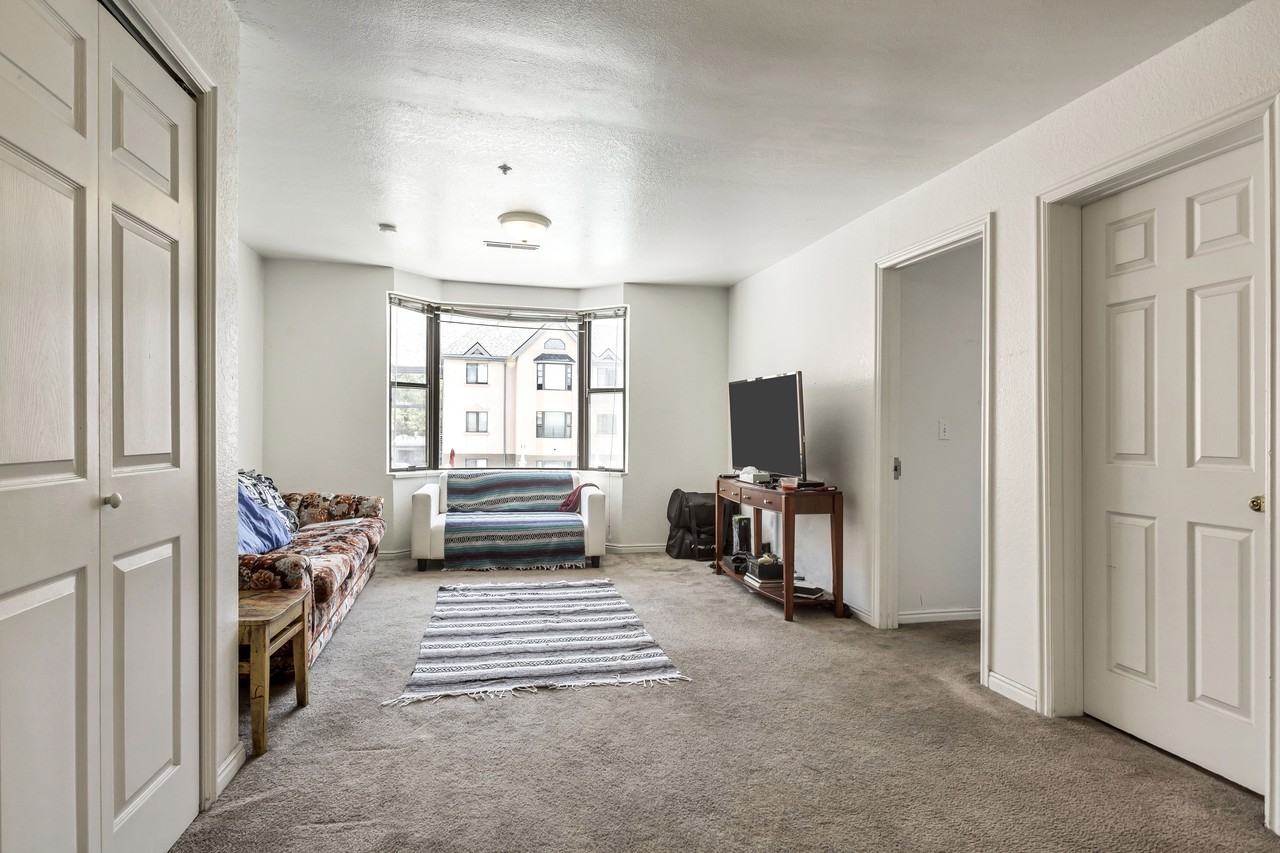 850 N University Ave - Photo 2 of 16