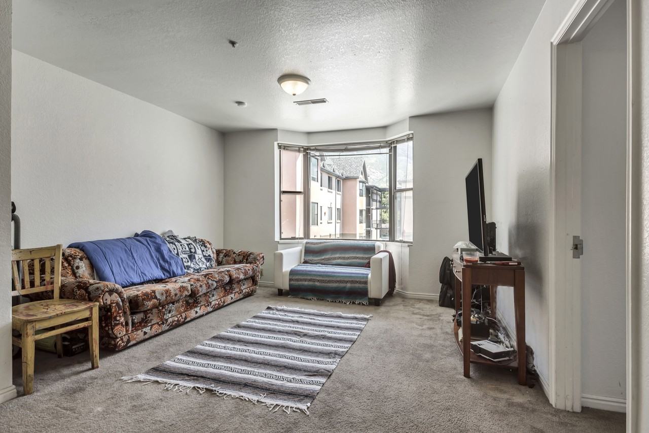 850 N University Ave - Photo 3 of 16