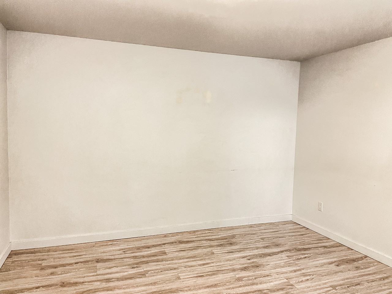 265 Holbrook Rd E - Photo 2 of 11
