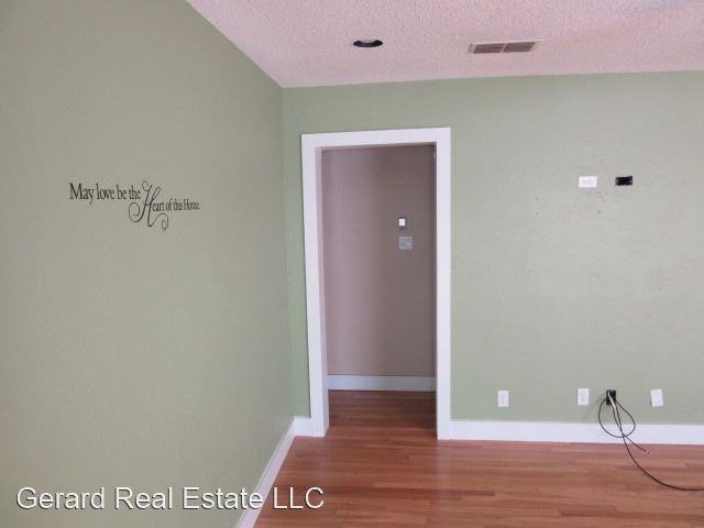 902 Blair St - Photo 3 of 18