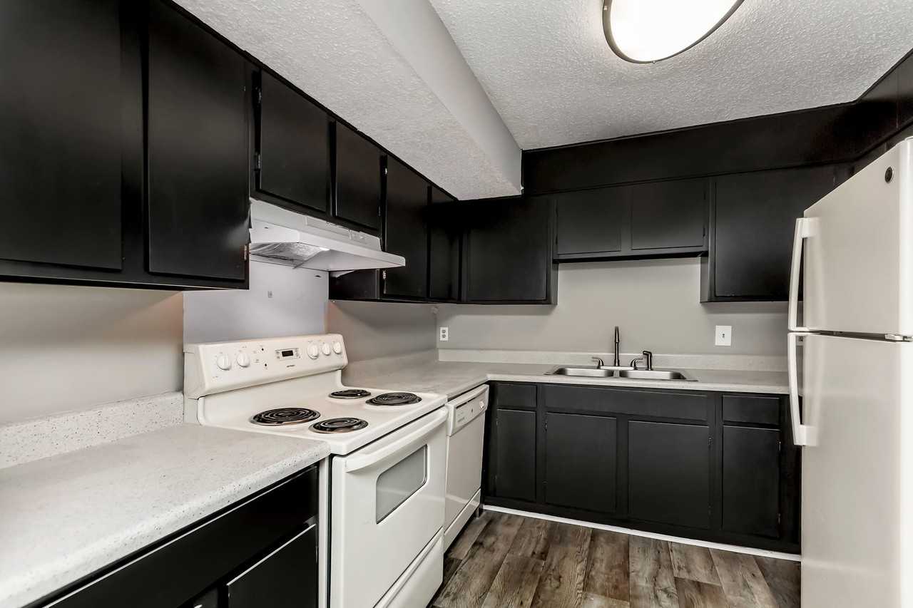 Hickory View Apartments - Photo 4 of 46