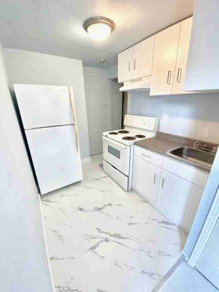 3750 Avenue Linton #12B - Photo 2 of 4