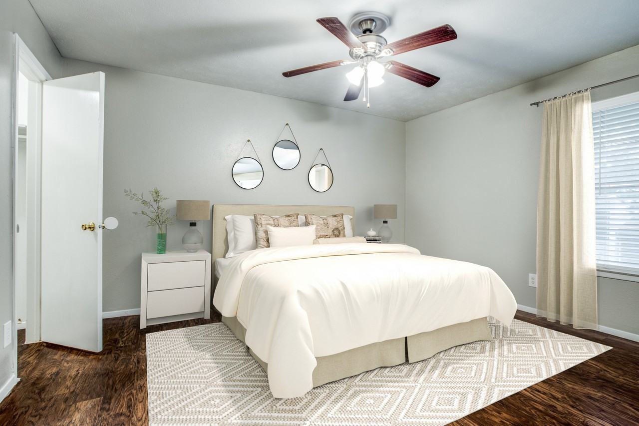 z-081423-Meadows on Merrill Apartments - 800 N Merrill Ave