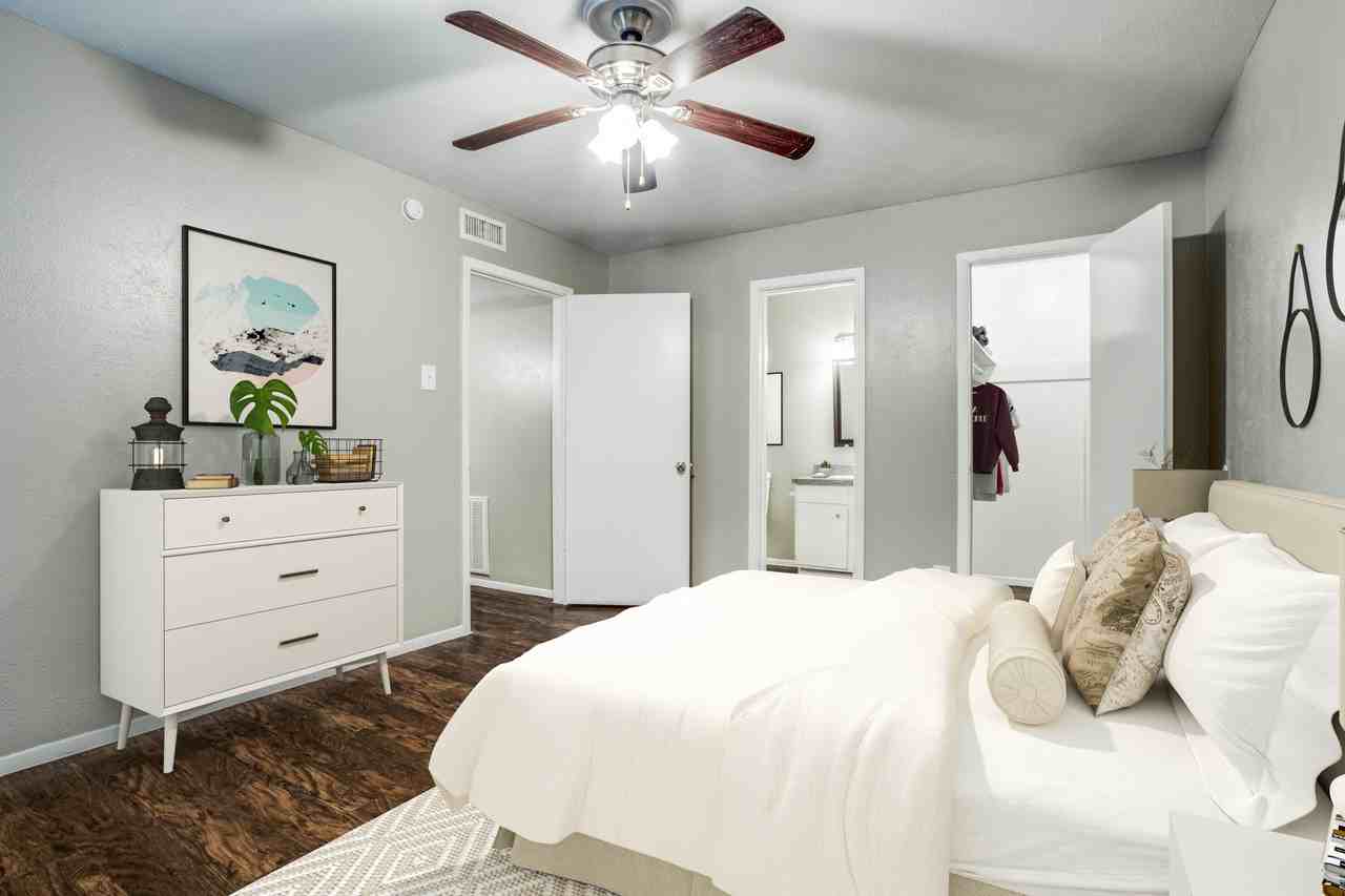 z-081423-Meadows on Merrill - Photo 5 of 18