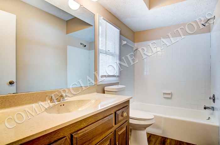 866 Loch Lomond Ln - Photo 3 of 14