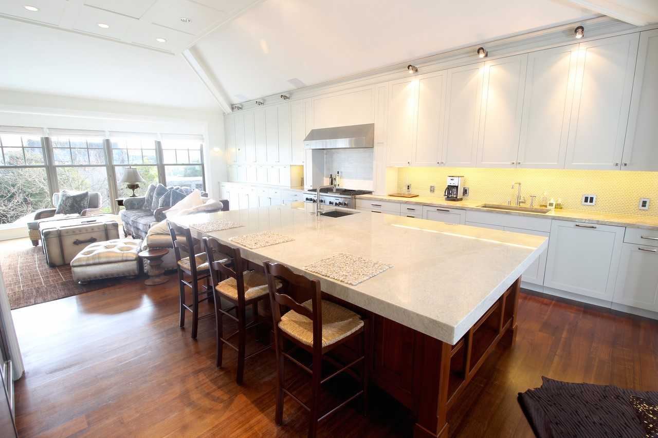 200 30th Ave - Photo 3 of 10