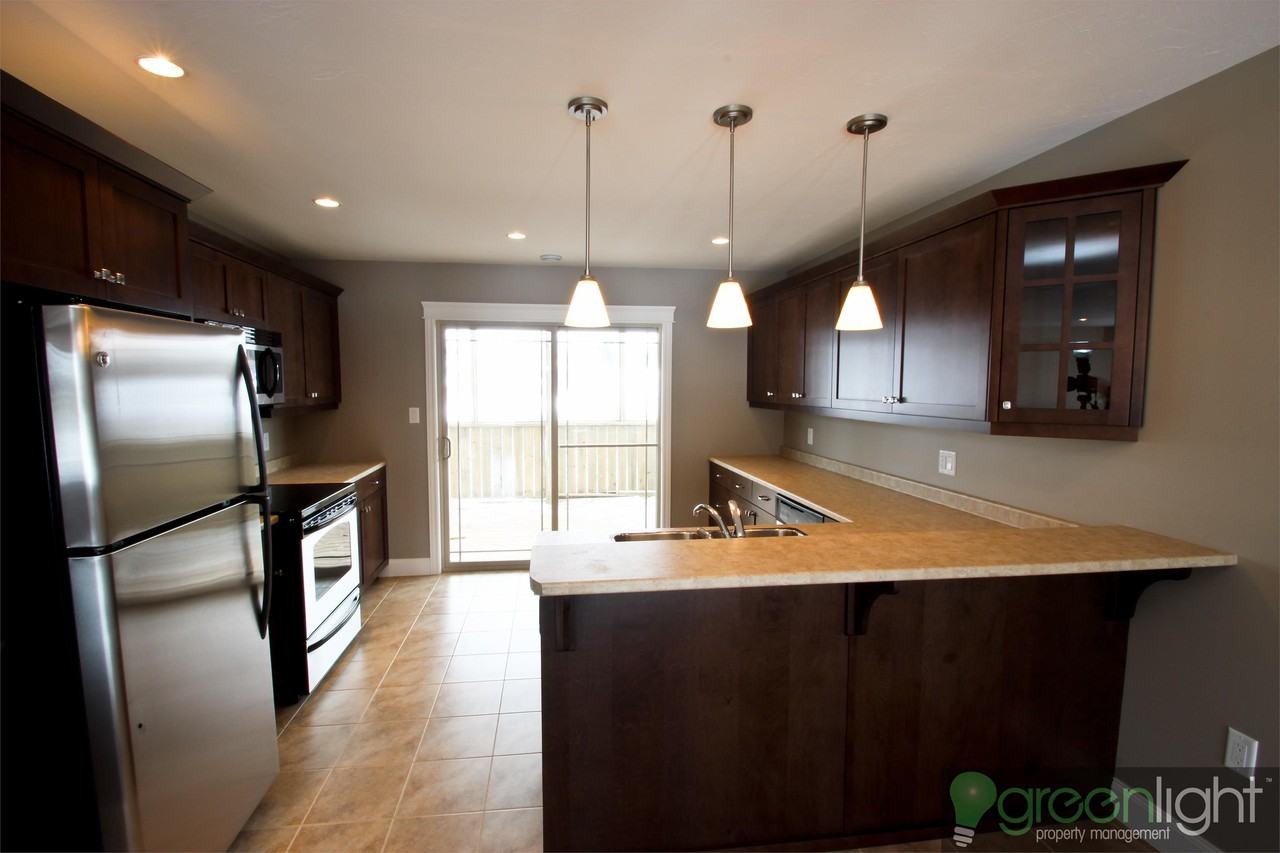 32 Clover St #32 - Photo 3 of 11