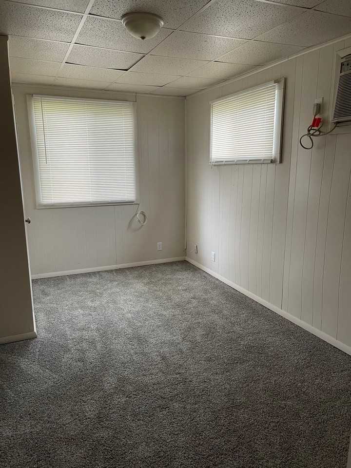 27 Howard Dr #1 - Photo 4 of 19