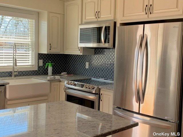 230 Grant Ave - Photo 3 of 16