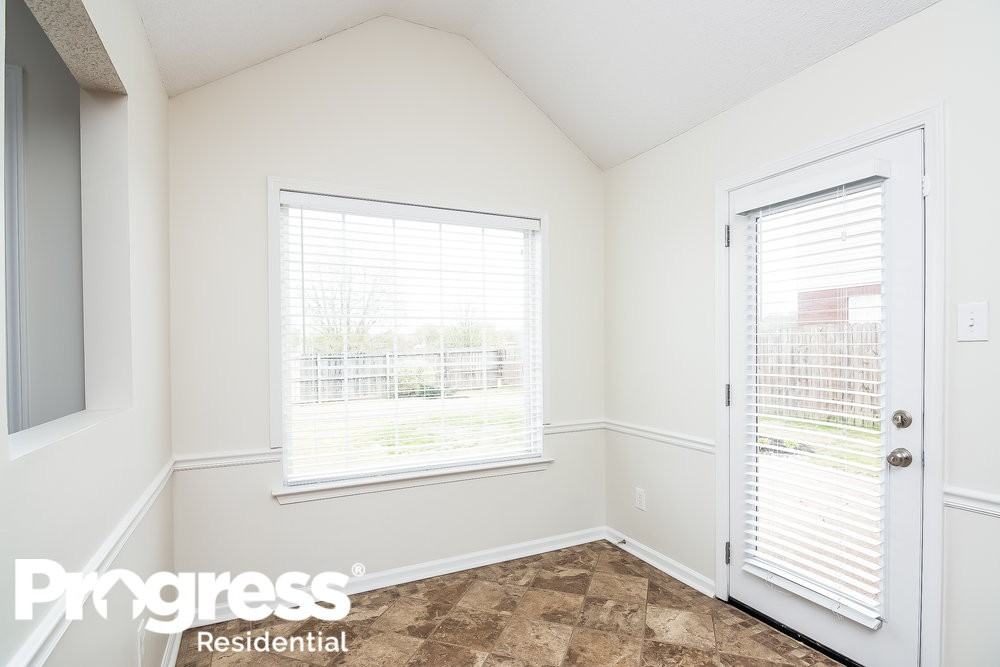 5040 Thornebrook Cv - Photo 3 of 15