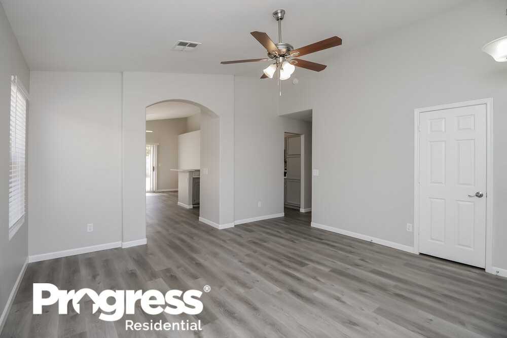 151 S Bedford Dr - Photo 3 of 16