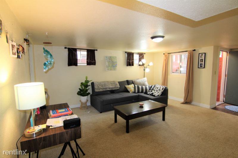 318 1/2 Scott Ave - Photo 3 of 15