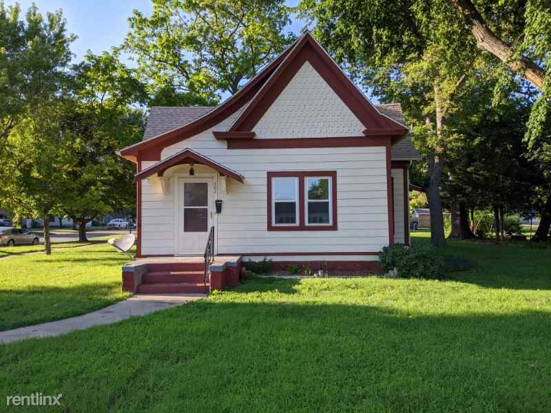 402 E Main St - Photo 2 of 30