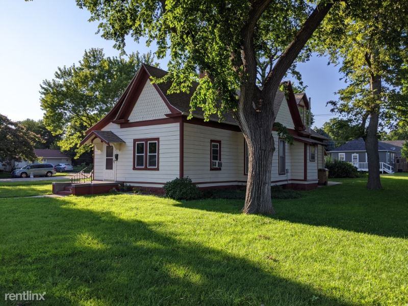 402 E Main St - Photo 3 of 30