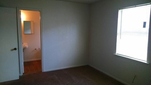 926 J R Ct - Photo 3 of 4