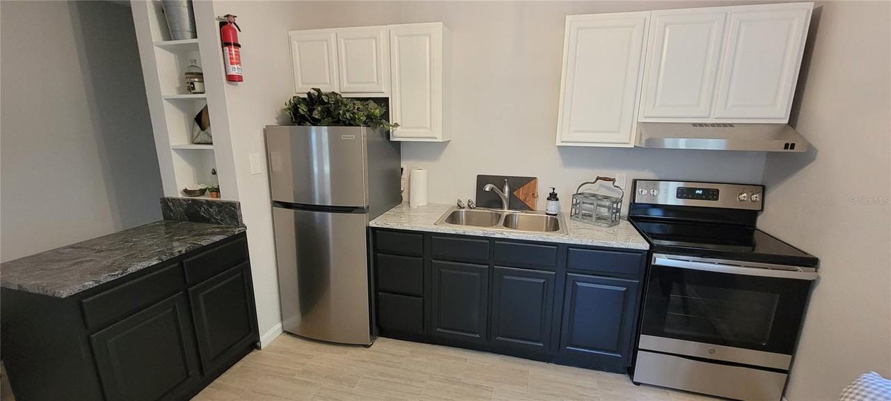 39205 Park Dr - Photo 2 of 10