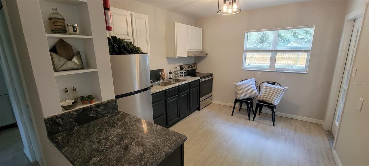 39205 Park Dr - Photo 3 of 10