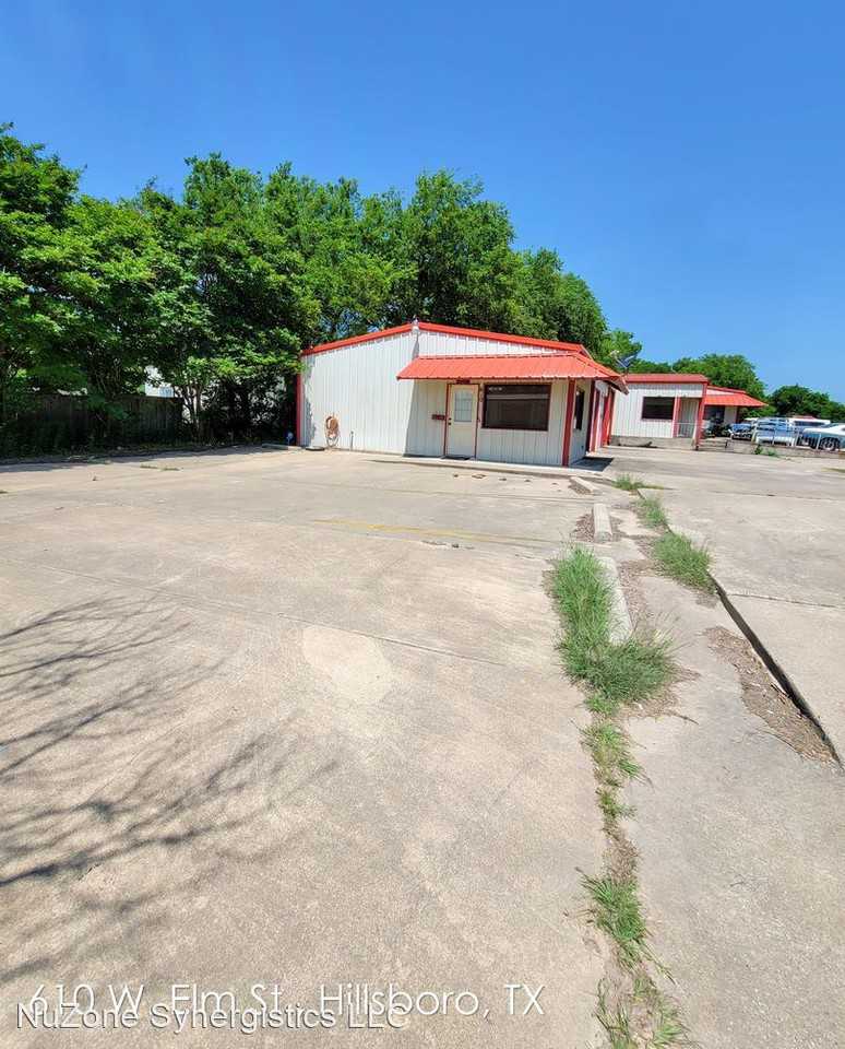 610 W Elm St - Photo 2 of 10