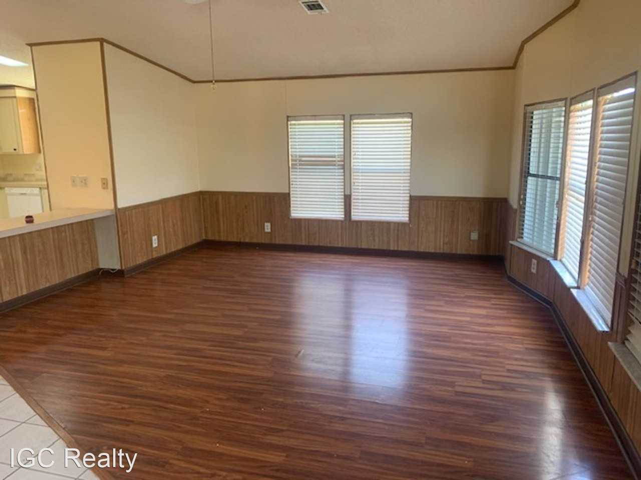 1924 Seagrape St Ne - Photo 2 of 14