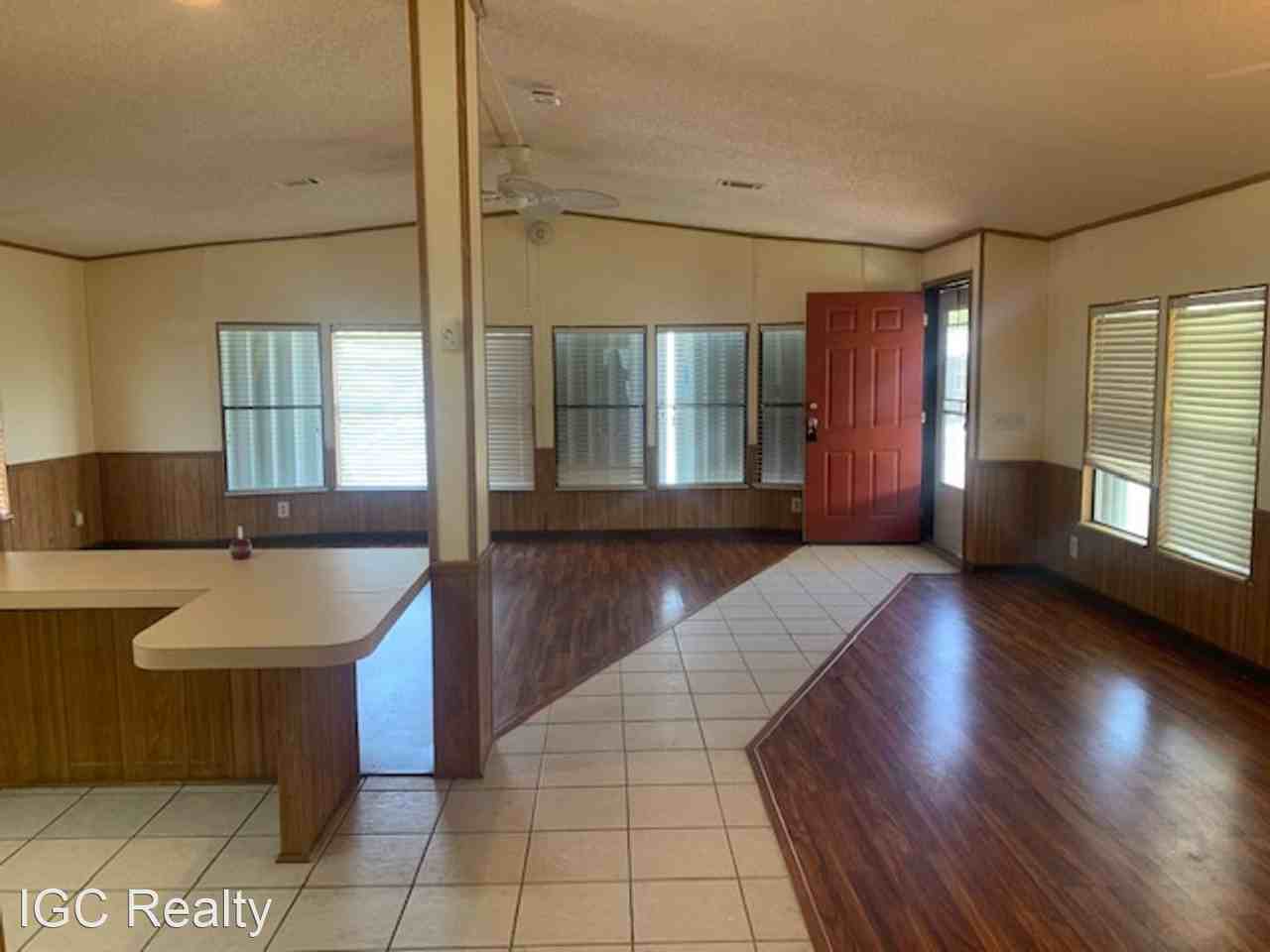 1924 Seagrape St Ne - Photo 3 of 14