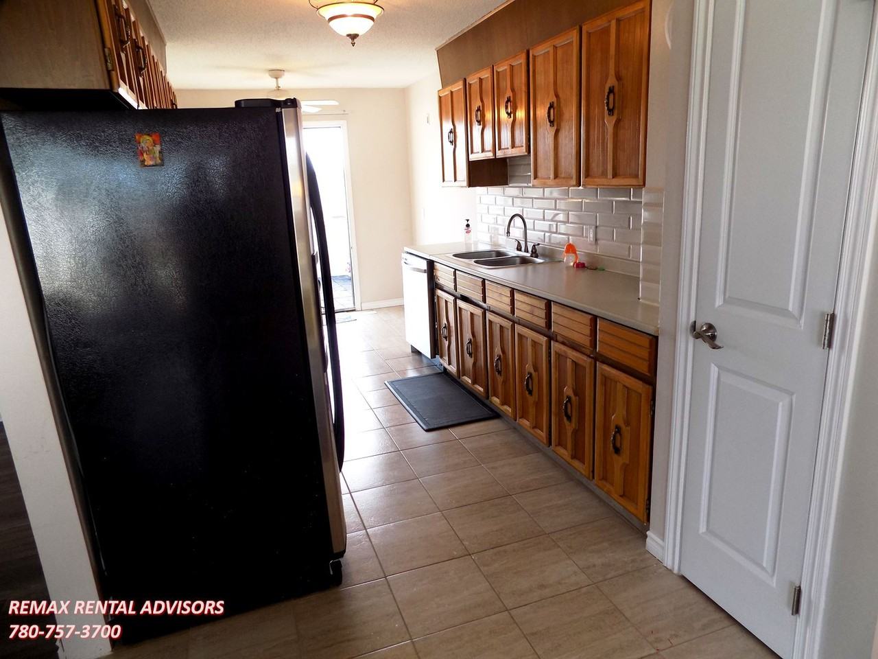 7811 33 Ave Nw - Photo 3 of 21