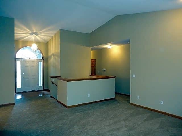 462 Violet Ave - Photo 3 of 20