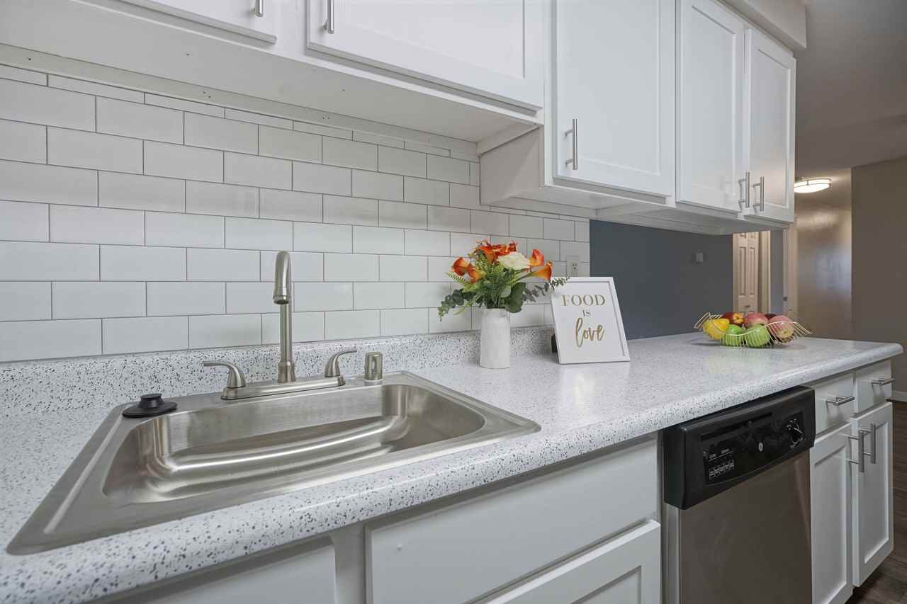 Novela - Photo 5 of 39