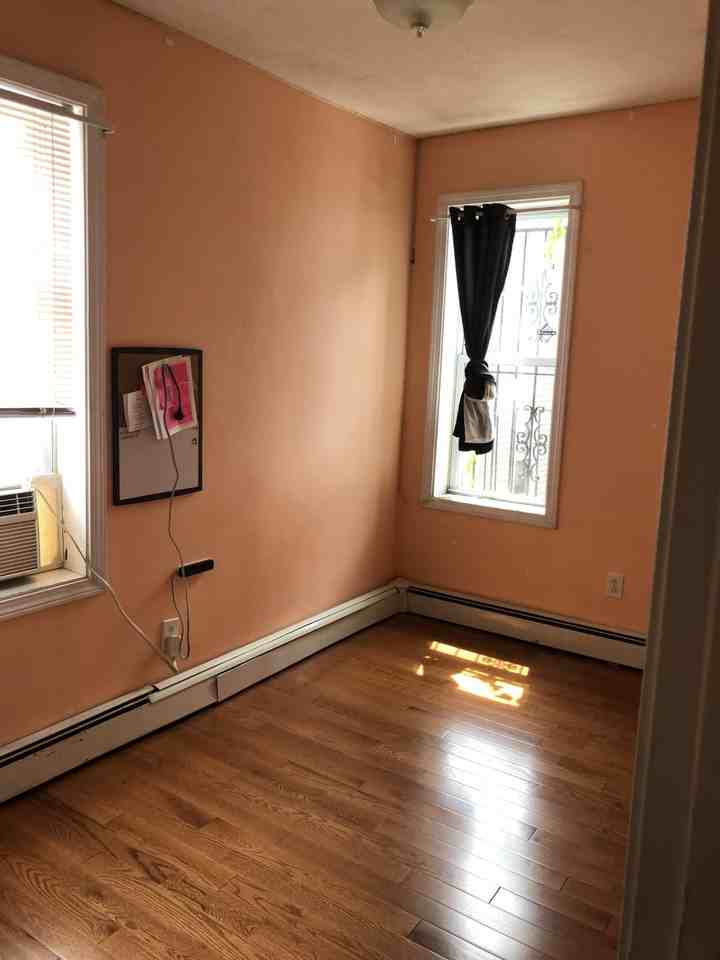 822 Huntington Ave - Photo 2 of 10