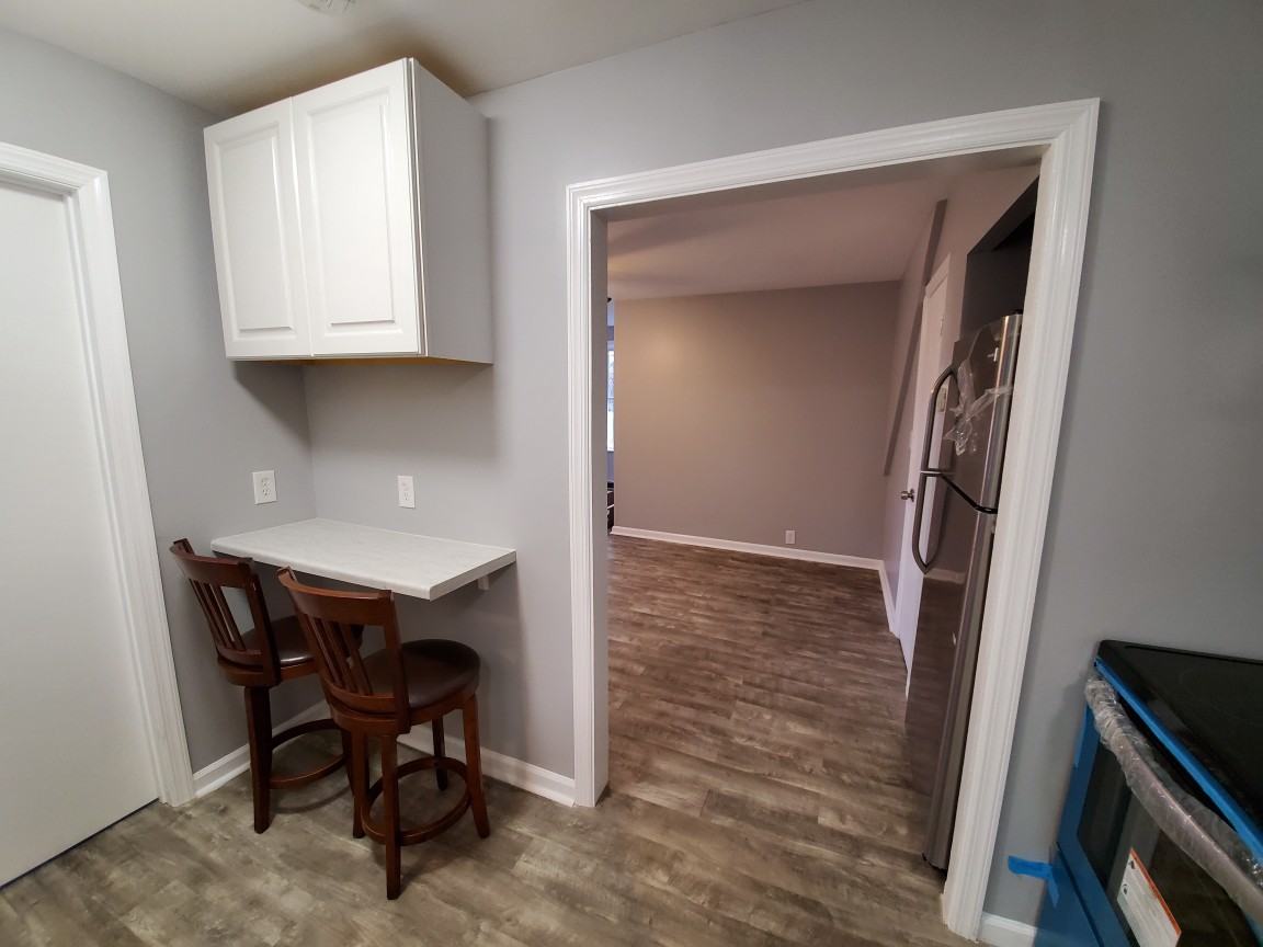 425 Plainfield Ave #4 - Photo 3 of 7