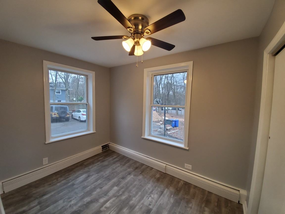 425 Plainfield Ave #4 - Photo 4 of 7