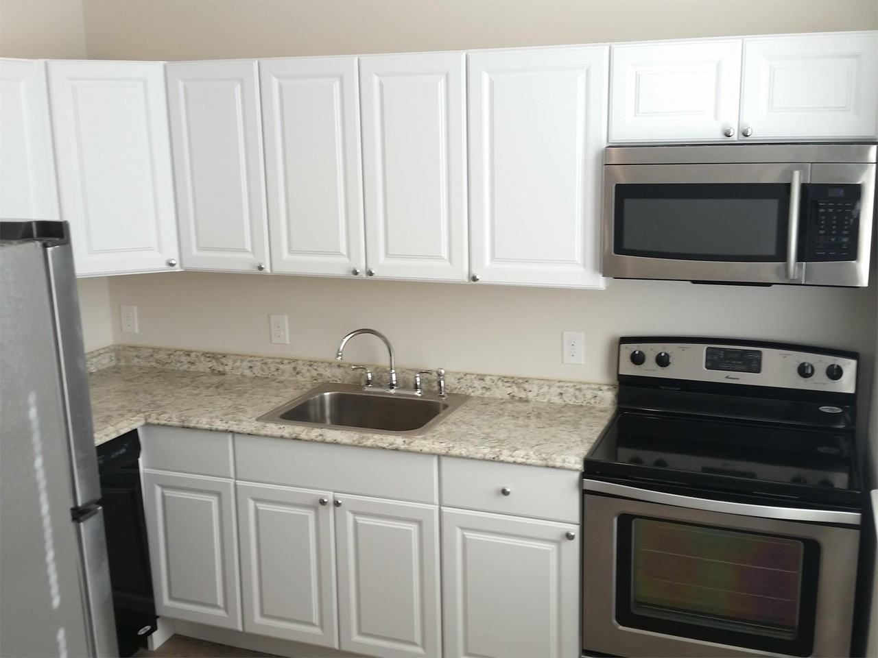 802 Abercorn St #802 - Photo 6 of 10