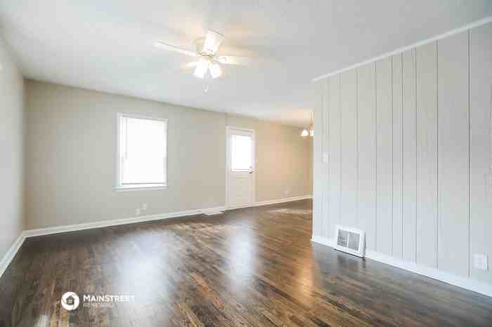 10604 E 26th St S - Photo 3 of 17