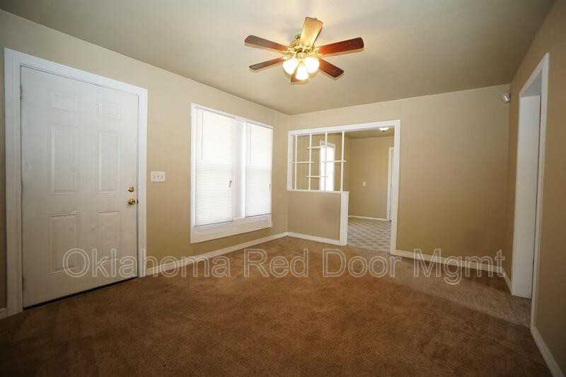 1004 Sw 45th St - Photo 2 of 15