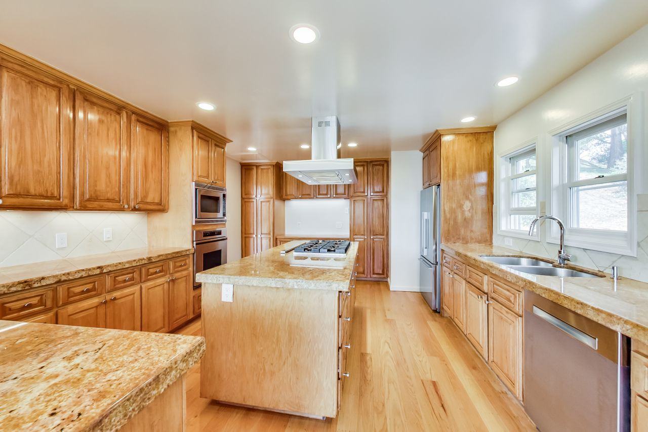 965 La Senda Road - Photo 2 of 30
