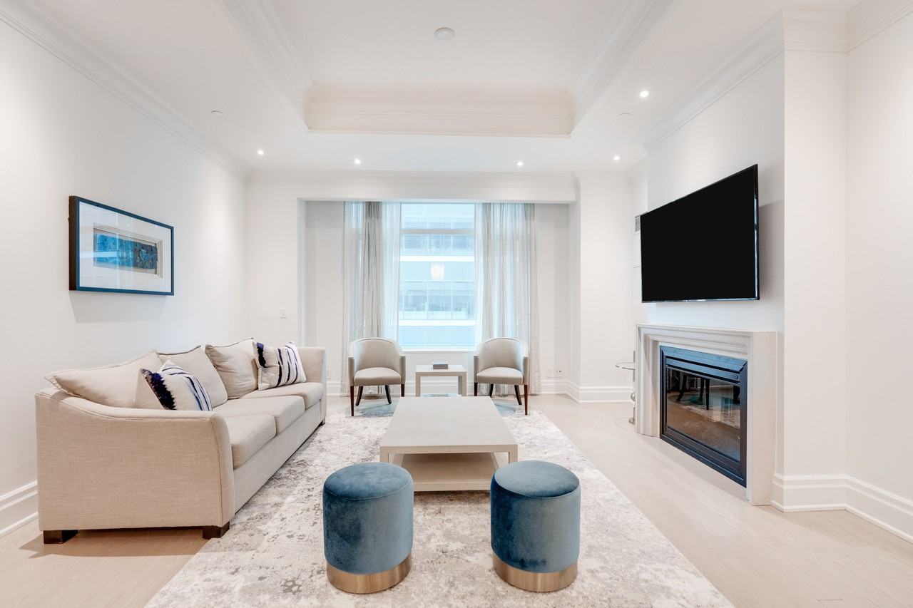 311 Bay Street #3702