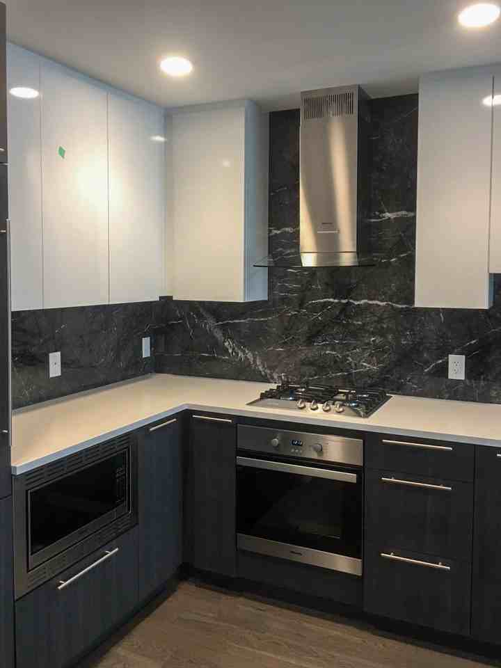 5077 Cambie Street - Photo 3 of 20