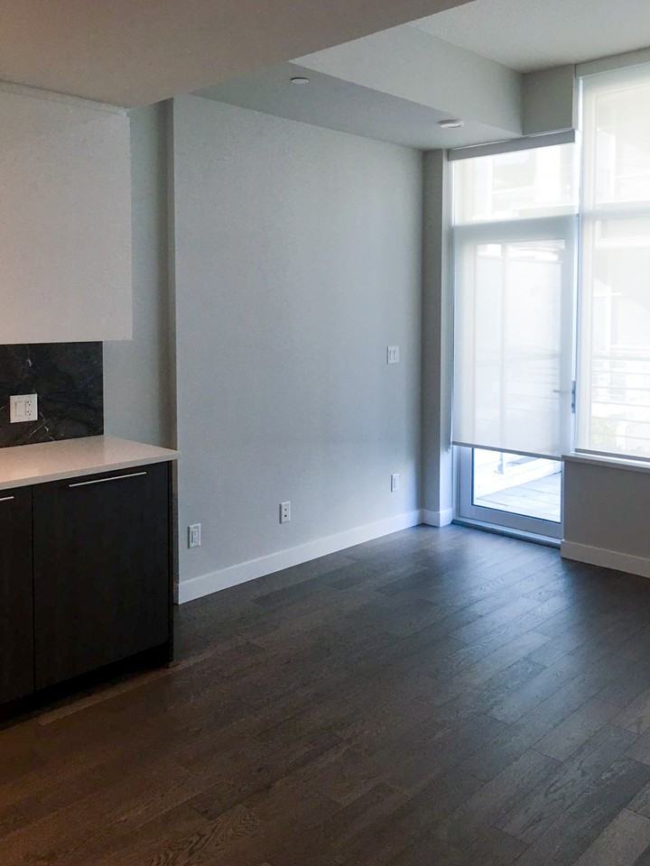 5077 Cambie Street - Photo 5 of 20