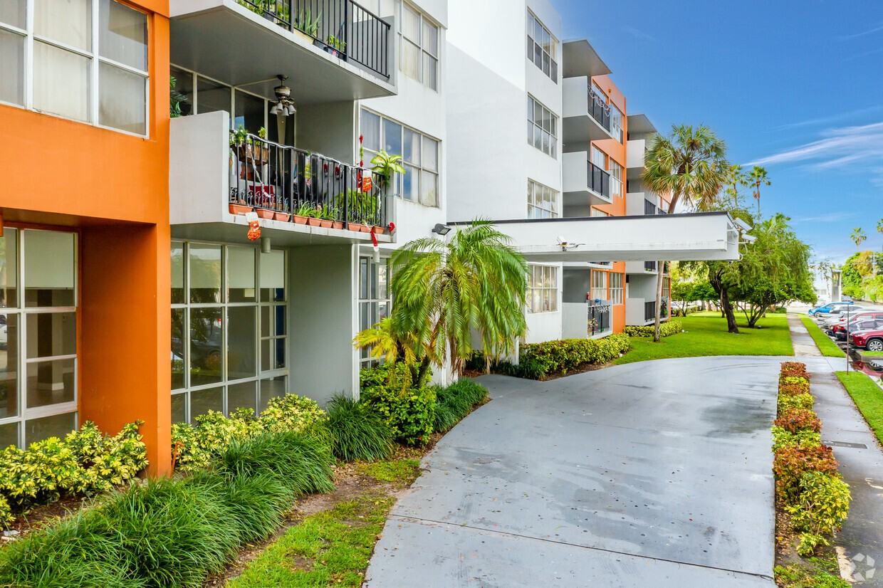 Grand Island Square - Photo 6 of 37