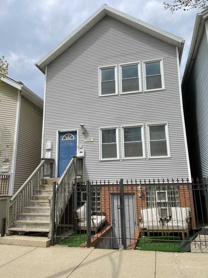 1234 West Race Avenue 1 Apartments in West Town, Chicago, IL 60642