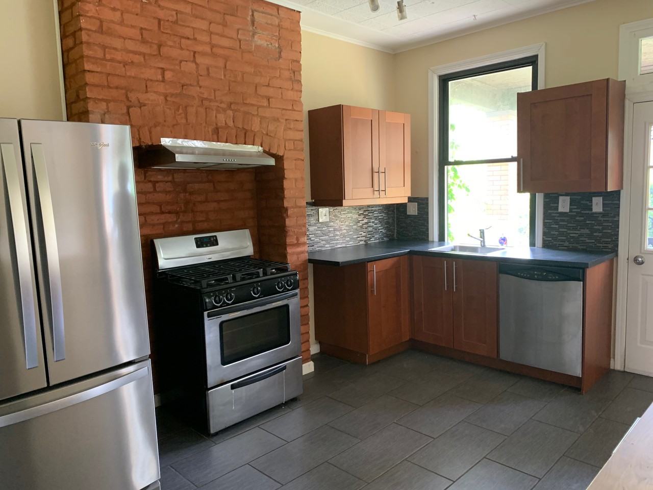 617 Mellon St - Photo 2 of 22