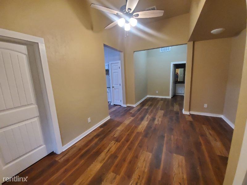 603 N Trinity St - Photo 2 of 21