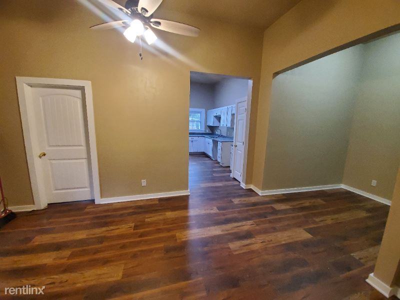 603 N Trinity St - Photo 3 of 21