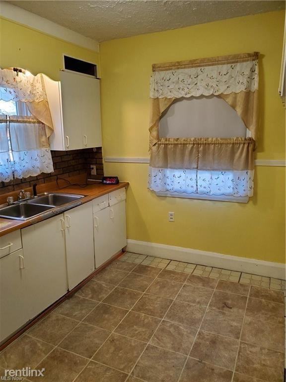 1534 Shehy St - Photo 3 of 8