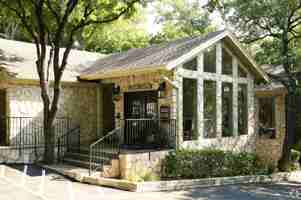 featured image of 2611 Bee Caves Rd