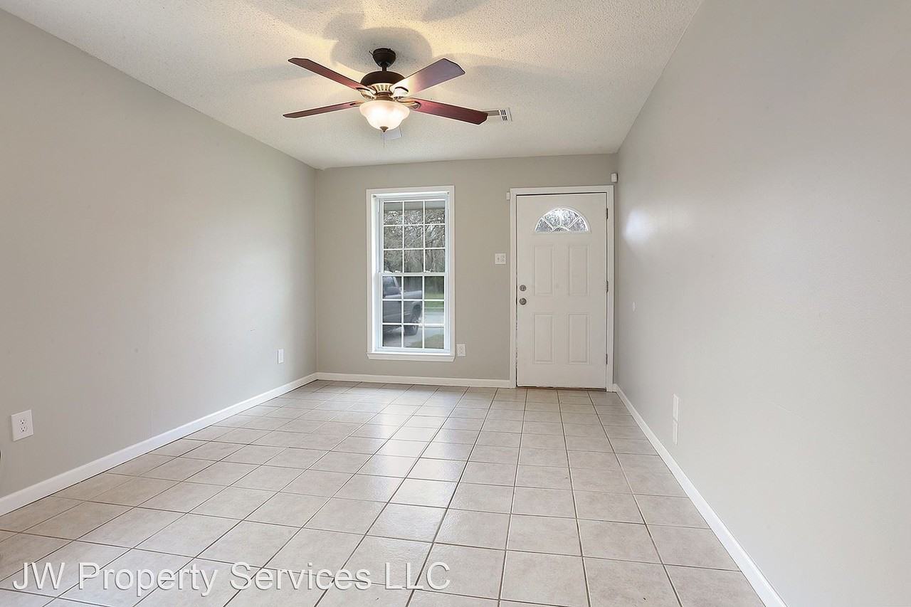 1629 Heights Dr - Photo 2 of 10