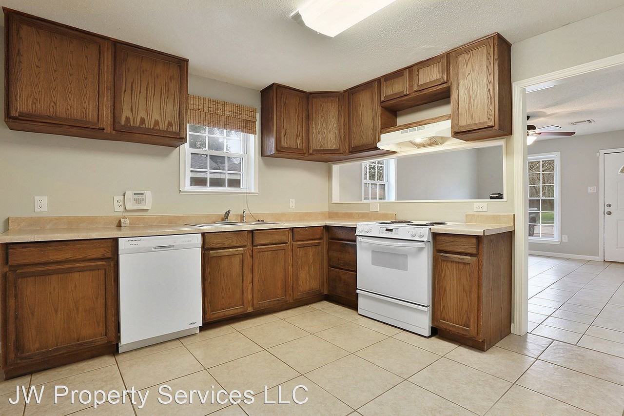 1629 Heights Dr - Photo 3 of 10