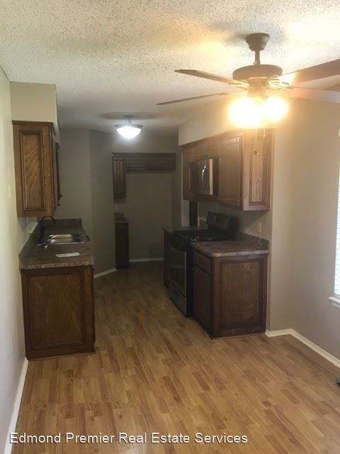 11605 Roxboro Ave - Photo 2 of 20