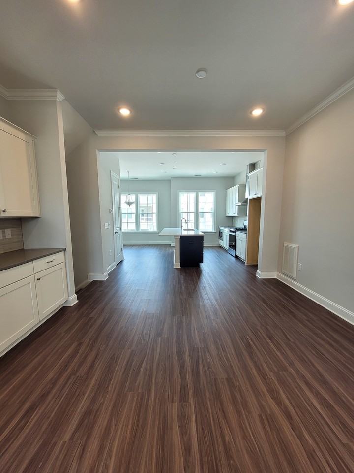 320 Clementine Dr - Photo 6 of 30