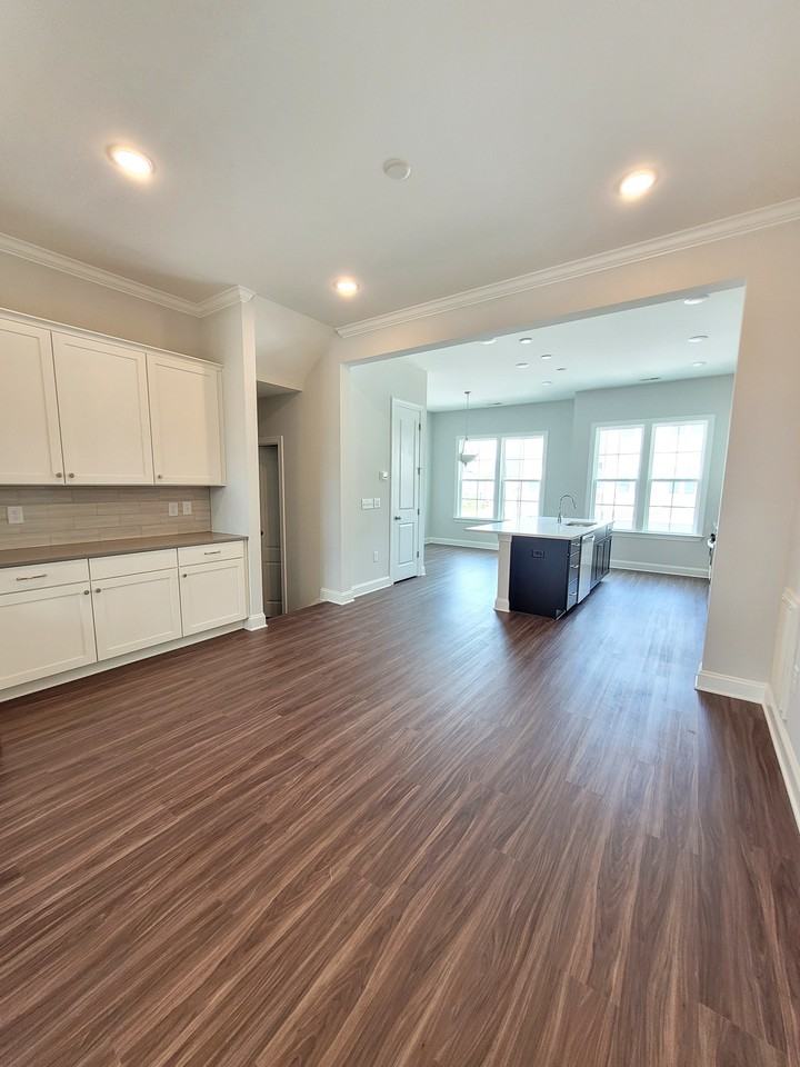 320 Clementine Dr - Photo 7 of 30